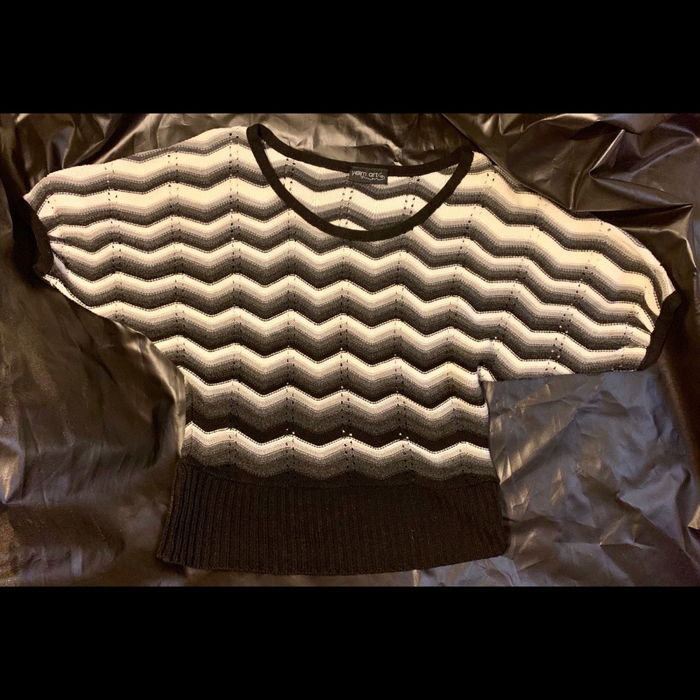 Yarn Art Pullover Sweater Black, Gray, & White S/M